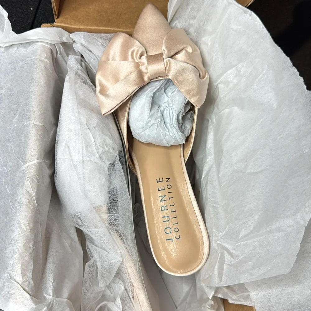 Journee Collection Women's Tiarra Pump Elegant Cream Bow Heels - Picture 6 of 9